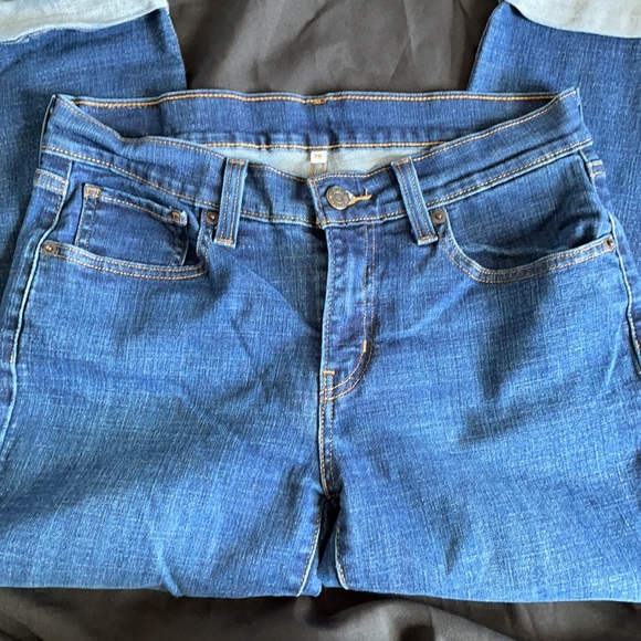 Levi capris - Picture 2 of 3